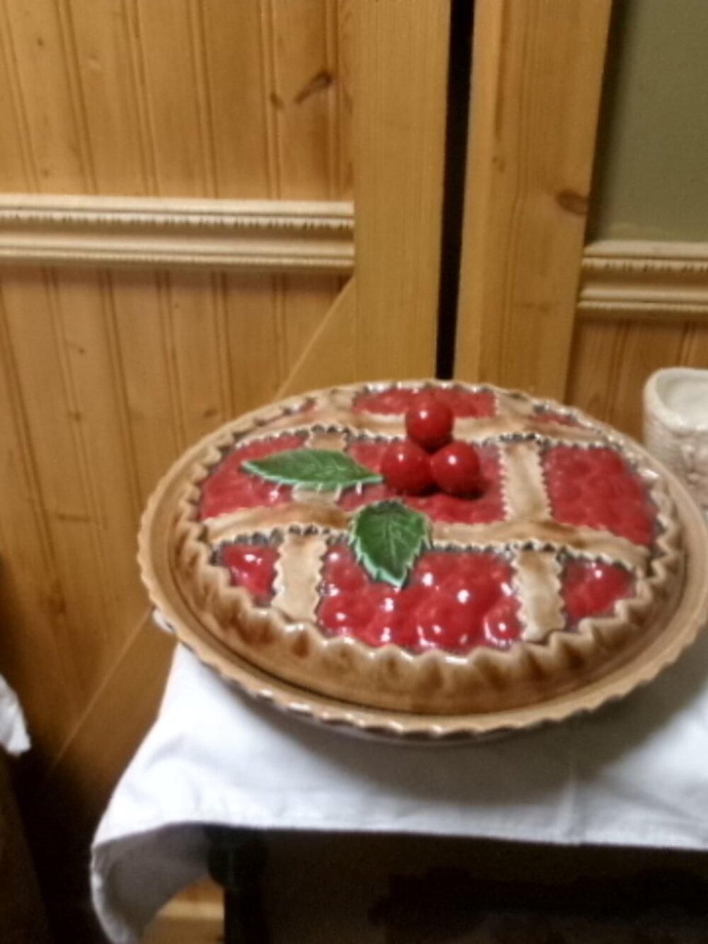 Vtg 2 piece Cherry pie dish 12 in 80s really good condition